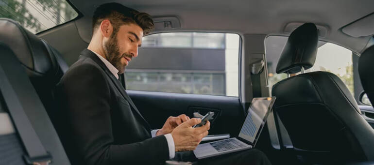 Minley Taxi to Farnborough Airport