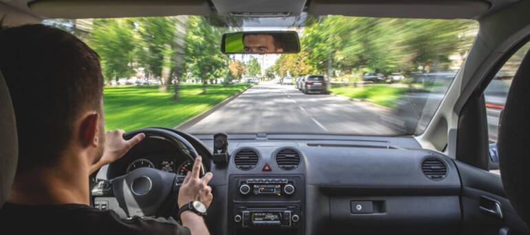 Minley Taxi to London Luton Airport